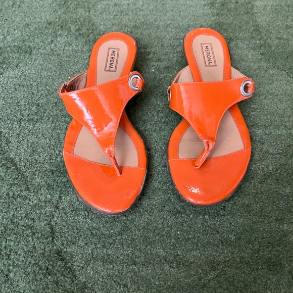 Merona Womens Orange Flip Flops - Size 6 1/2 - Picture 2 of 4